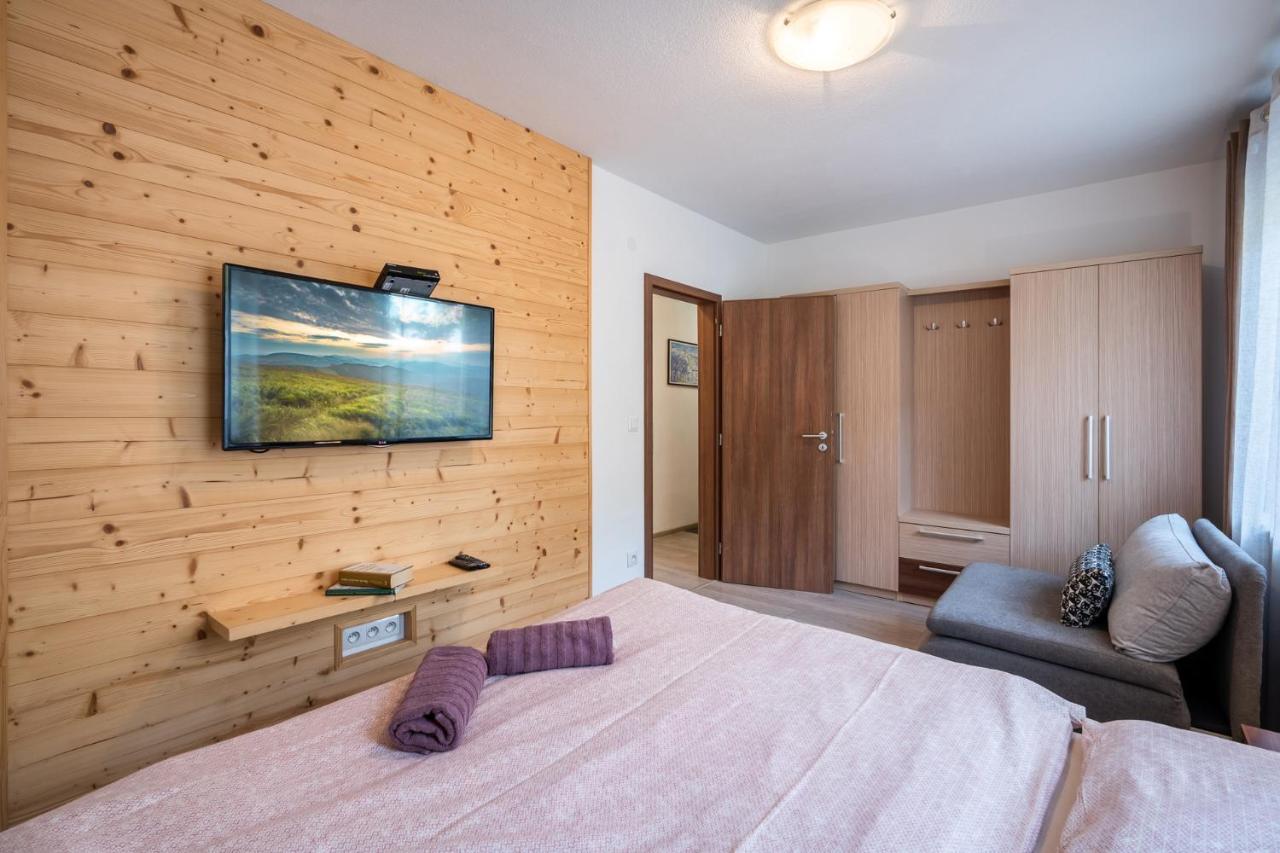 Apartment Anna Chopok, 1 110 M, Highest In Central Europe, On A Hiking Trail To Dumbier デマノブスカ・ドリーナ エクステリア 写真
