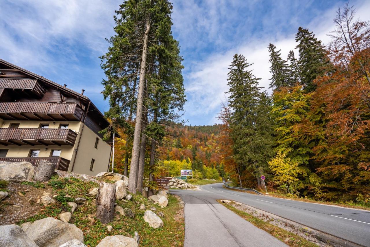 Apartment Anna Chopok, 1 110 M, Highest In Central Europe, On A Hiking Trail To Dumbier デマノブスカ・ドリーナ エクステリア 写真